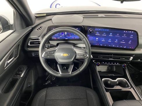 Certified 2025 Chevrolet Traverse LT w/ Driver Confidence Package image 15