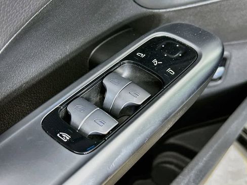 Used 2024 Mercedes-Benz C 300 Sedan image 27