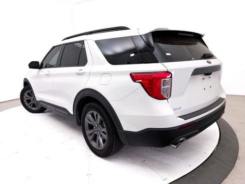 Used 2021 Ford Explorer XLT w/ Equipment Group 202A RWD image 2