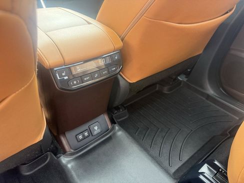 Used 2020 Toyota Highlander Platinum AWD/4WD image 14