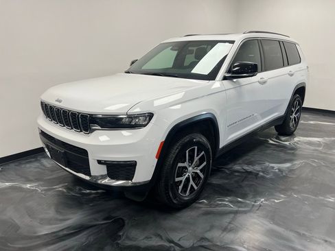 Used 2024 Jeep Grand Cherokee L Limited w/ Luxury Tech Group II image 18