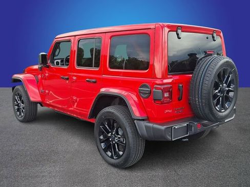Used 2025 Jeep Wrangler Unlimited Sahara w/ Safety Group AWD/4WD image 6