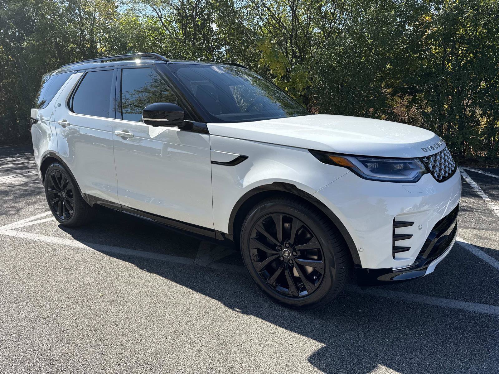 Certified 2026 Land Rover Discovery Limited Edition AWD/4WD image 3