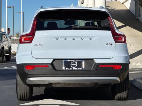 Certified 2025 Volvo XC40 B5 Plus image 4