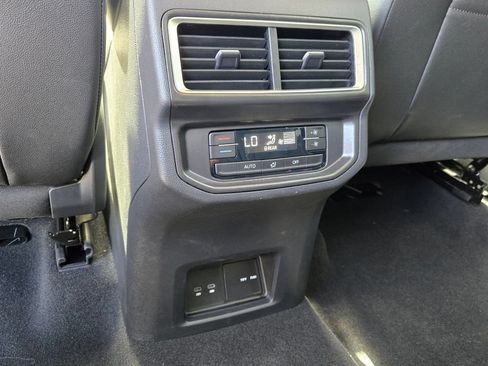 Certified 2026 Volkswagen Atlas SE w/ Panoramic Sunroof Package FWD image 16