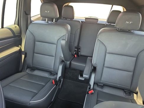 Used 2025 Buick Enclave Sport Touring w/ Power Package FWD image 15