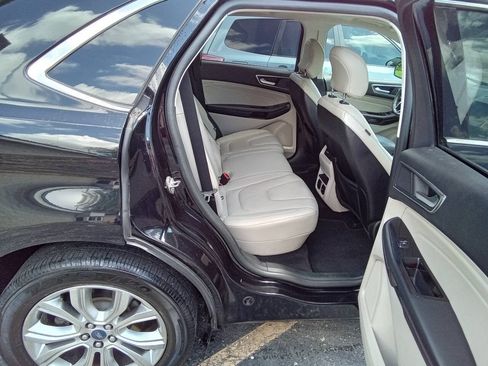 Used 2019 Ford Edge Titanium FWD image 6
