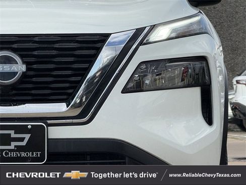 Used 2023 Nissan Rogue S image 4