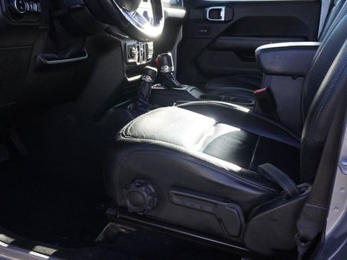 Used 2020 Jeep Gladiator Overland AWD/4WD image 22
