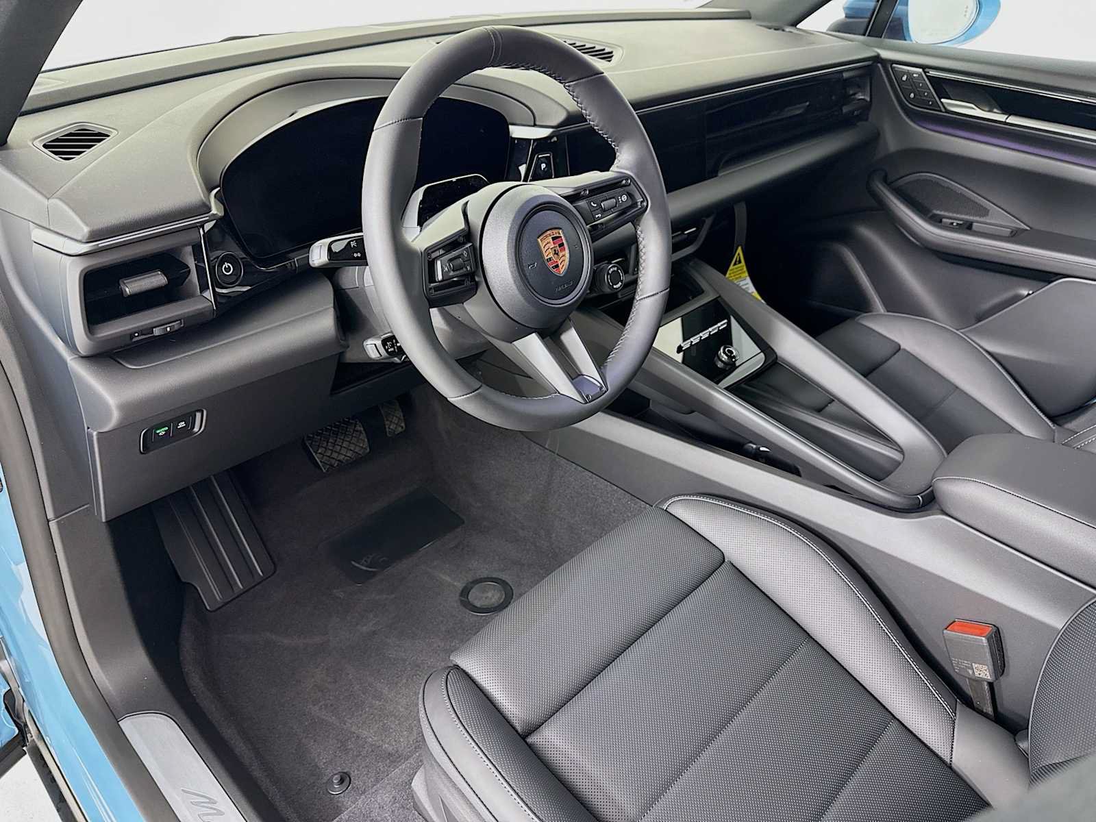 Used 2026 Porsche Macan Electric RWD image 4