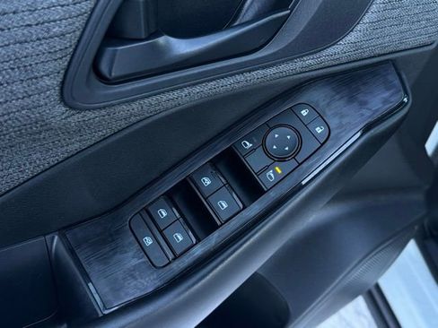 Used 2023 Nissan Rogue S image 10