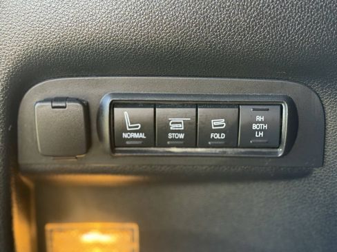 Used 2016 Ford Explorer Limited w/ Equipment Group 301A FWD image 18