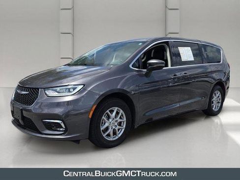 Used 2023 Chrysler Pacifica Touring-L FWD image 1