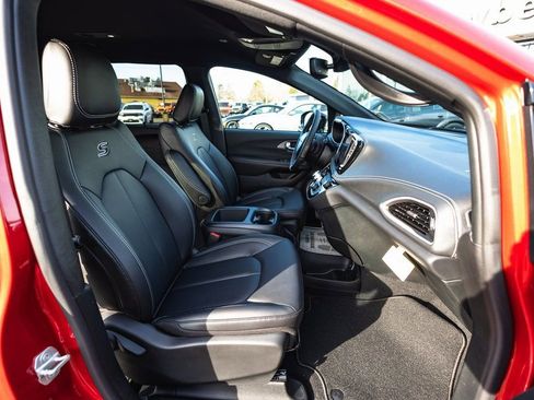 New 2026 Chrysler Pacifica Select w/ S Appearance Package AWD/4WD image 27