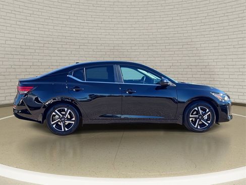 Used 2025 Nissan Sentra SV image 4
