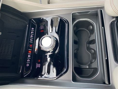 New 2026 Jeep Grand Wagoneer Summit image 29