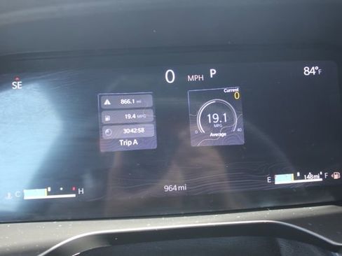Used 2025 Jeep Grand Cherokee Limited w/ Luxury Tech Group II AWD/4WD image 19