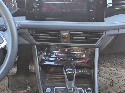 Used 2025 Volkswagen Jetta SEL image 17