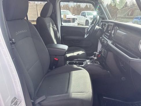 Used 2020 Jeep Wrangler Unlimited Sahara AWD/4WD image 38