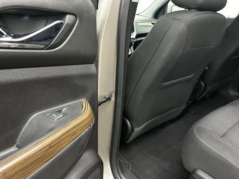 Used 2023 GMC Acadia SLE w/ Driver Convenience Package image 31