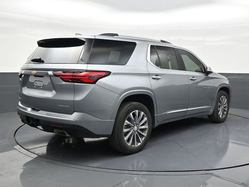 Used 2023 Chevrolet Traverse Premier FWD image 5