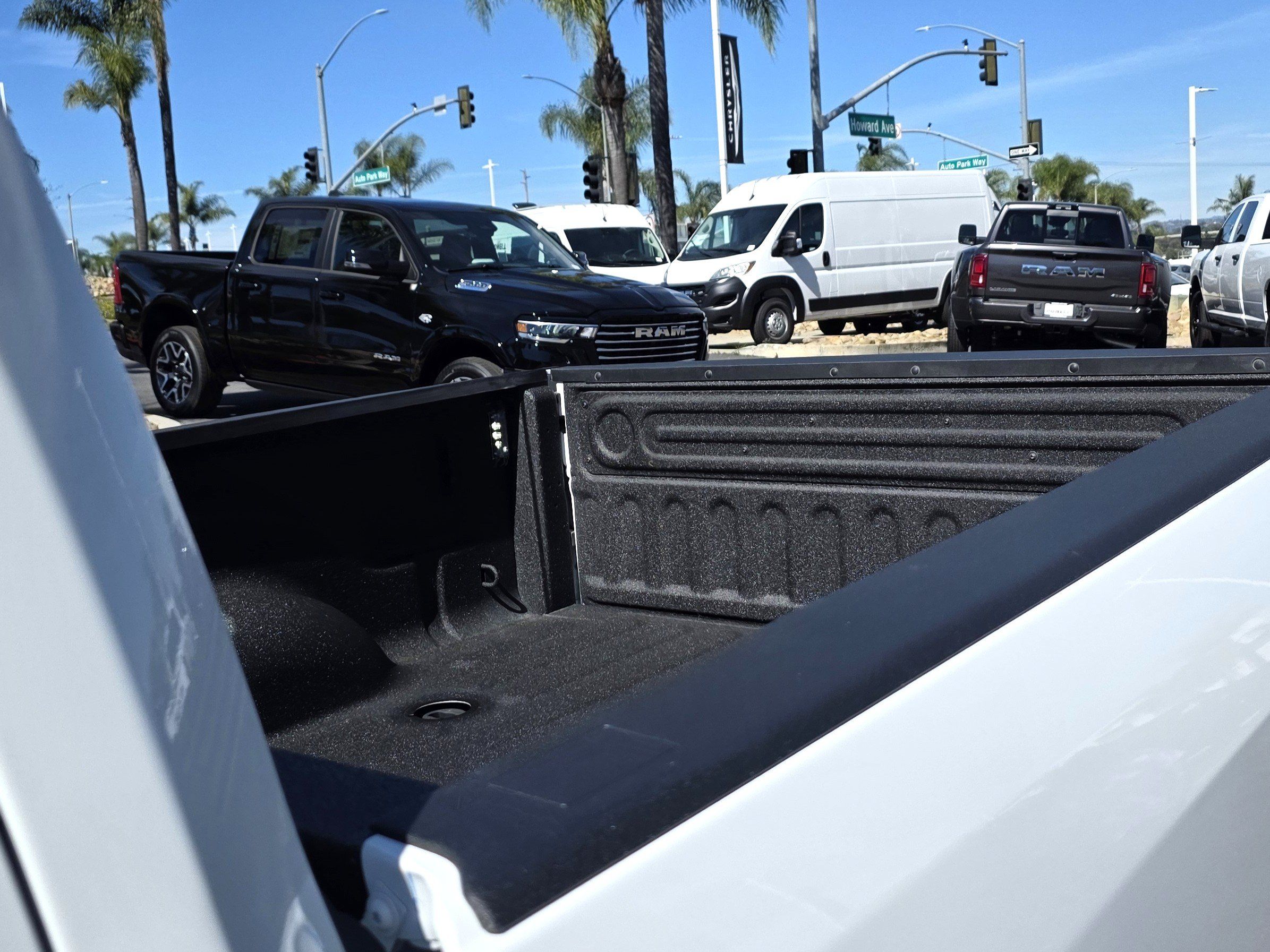 New 2026 RAM 2500 Laramie AWD/4WD image 17