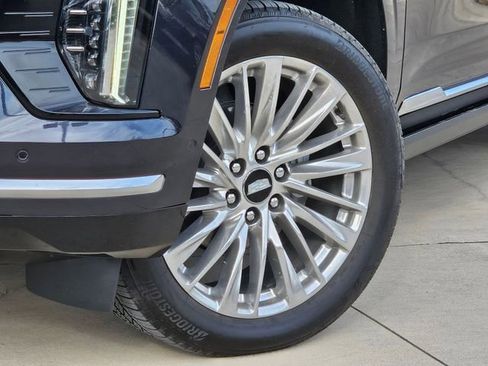 New 2026 Cadillac Escalade ESV Luxury w/ LPO, Floor Liner Package image 8