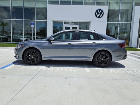New 2025 Volkswagen Jetta SE image 4