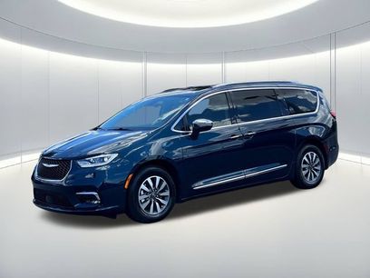Used 2021 Chrysler Pacifica Limited w/ Premium & Safety Sphere Group