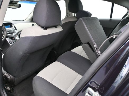 Used 2014 Chevrolet Cruze LS image 9