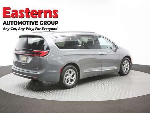 Used 2022 Chrysler Pacifica Limited image 39