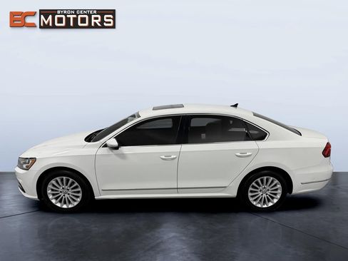 Used 2017 Volkswagen Passat 1.8T SE FWD image 3