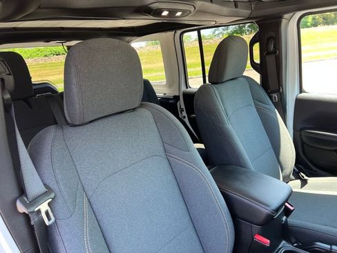 Used 2025 Jeep Wrangler Unlimited Sahara AWD/4WD image 36