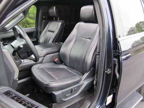 Used 2021 Ford Expedition XLT RWD image 14