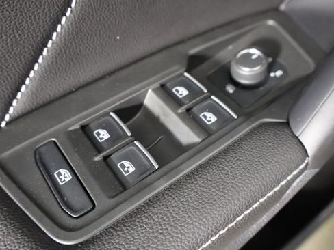 Used 2023 Volkswagen Tiguan SE FWD image 24