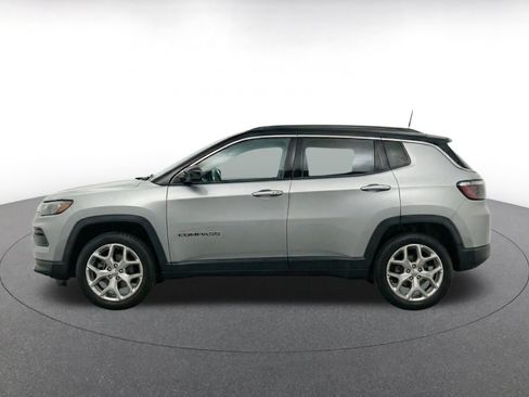 Used 2025 Jeep Compass Limited AWD/4WD image 4