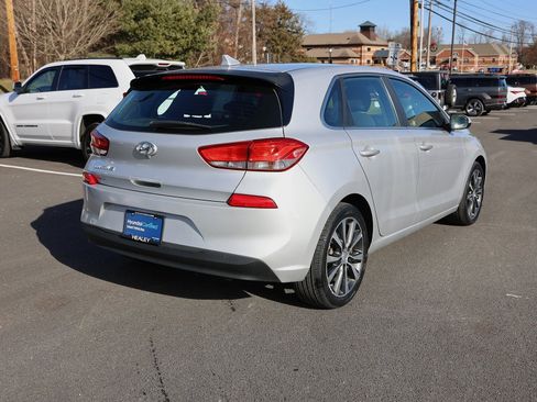 Used 2018 Hyundai Elantra GT image 7