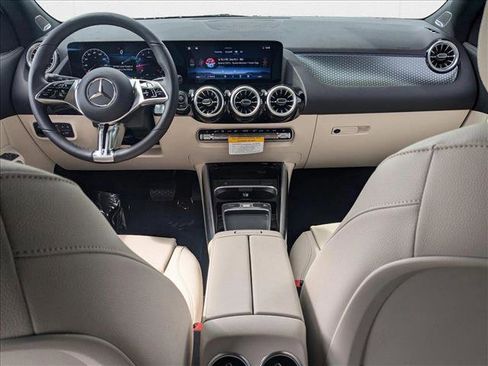 New 2025 Mercedes-Benz GLA 250 image 12