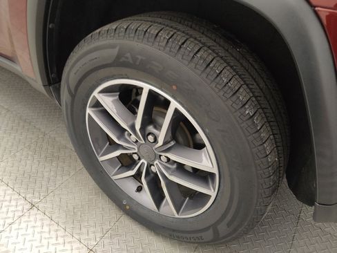 Used 2019 Jeep Grand Cherokee Laredo w/ Laredo X Package image 31