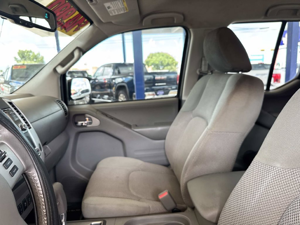 Used 2016 Nissan Frontier SV w/ SV Value Truck Package RWD image 17