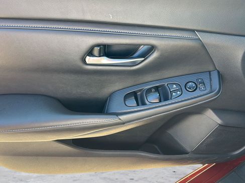 Used 2024 Nissan Sentra SV FWD image 11