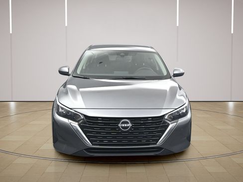 Used 2025 Nissan Sentra S FWD image 2