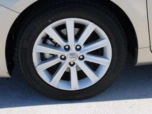 Used 2014 Toyota Camry XLE w/ Leather Package image 9