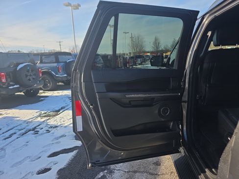 Used 2018 Ford Expedition Max XLT image 21