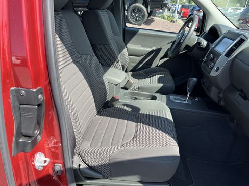 Used 2021 Nissan Frontier SV AWD/4WD image 3