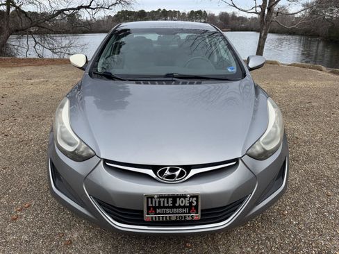 Used 2015 Hyundai Elantra SE image 14