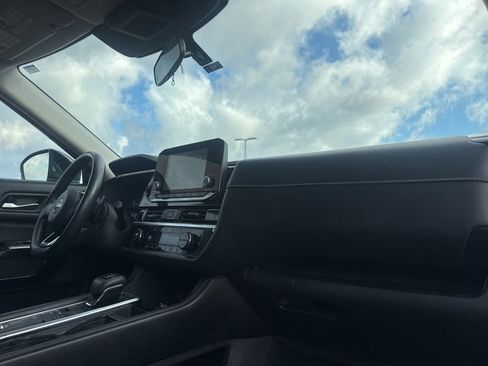 Certified 2022 Nissan Pathfinder S image 8