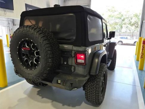 Used 2018 Jeep Wrangler Rubicon AWD/4WD image 4