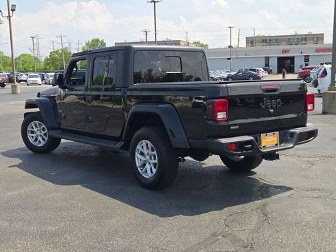 Used 2023 Jeep Gladiator Sport AWD/4WD image 16