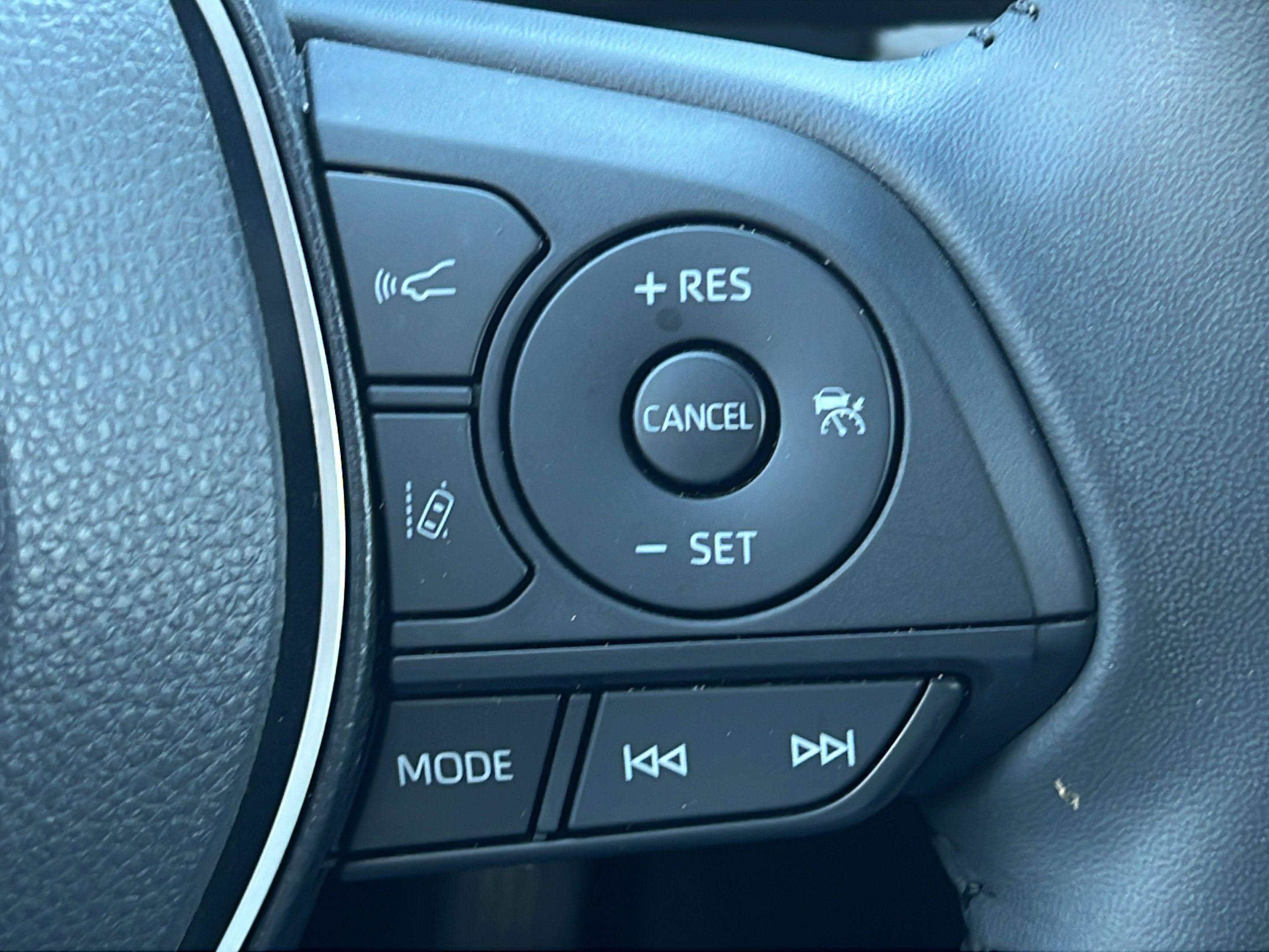 Used 2022 Toyota RAV4 XLE Premium AWD/4WD image 21